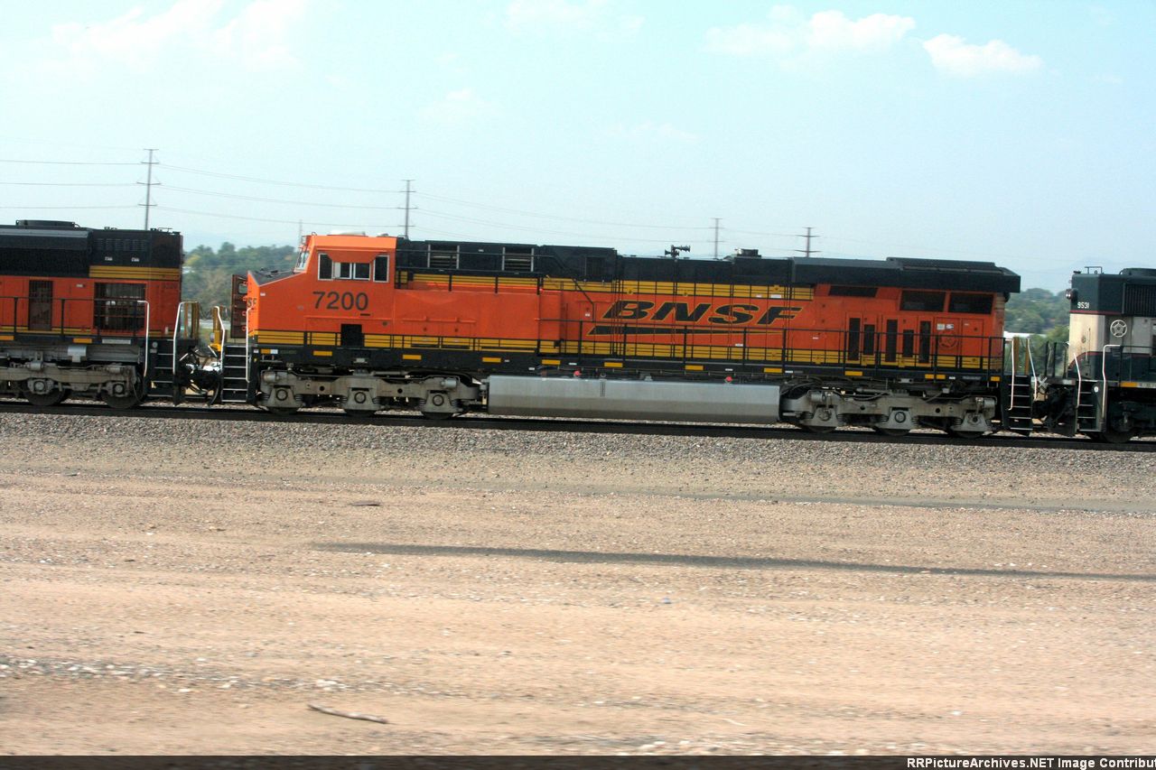 BNSF 7200